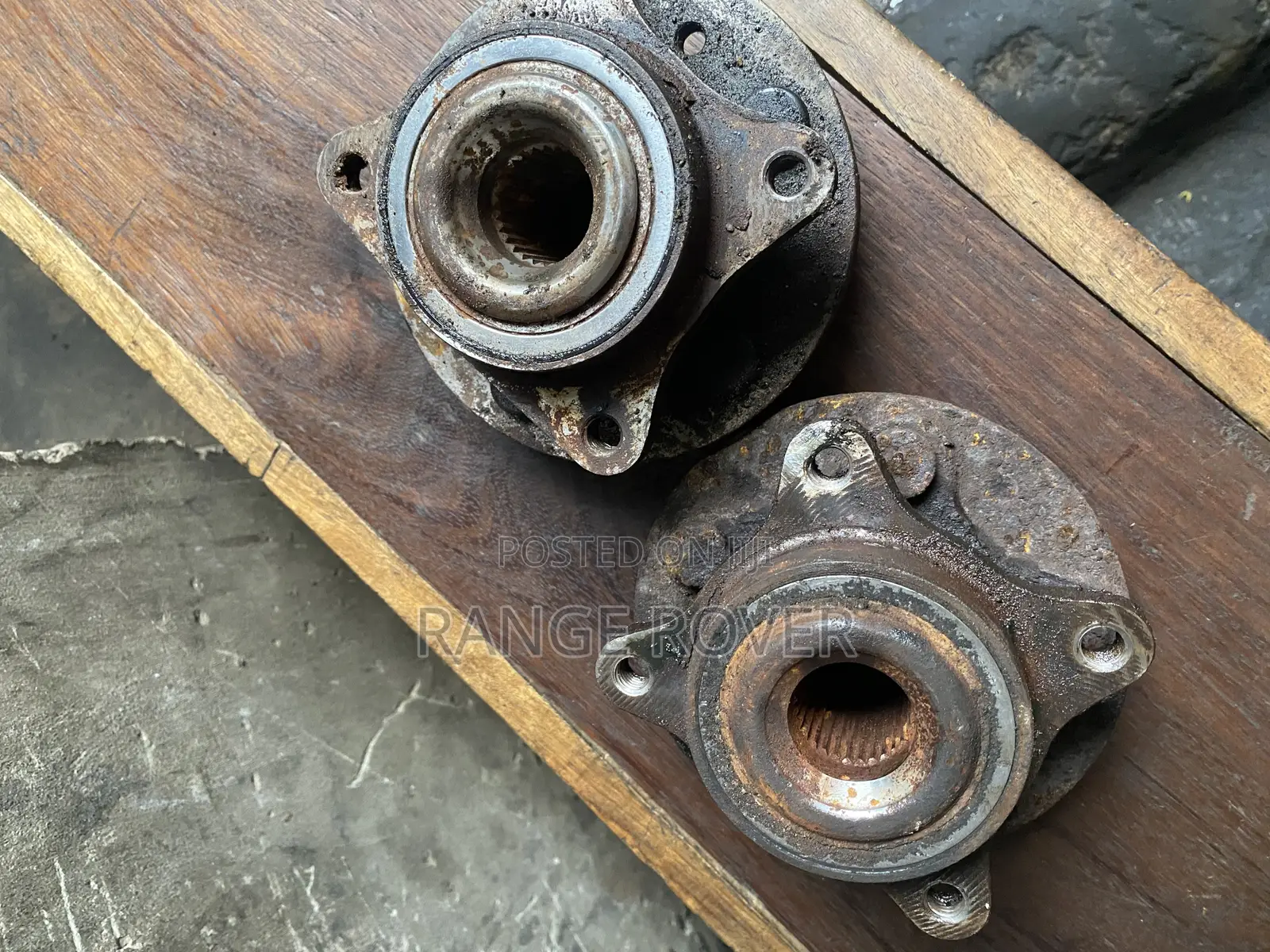 Range Rover Hub