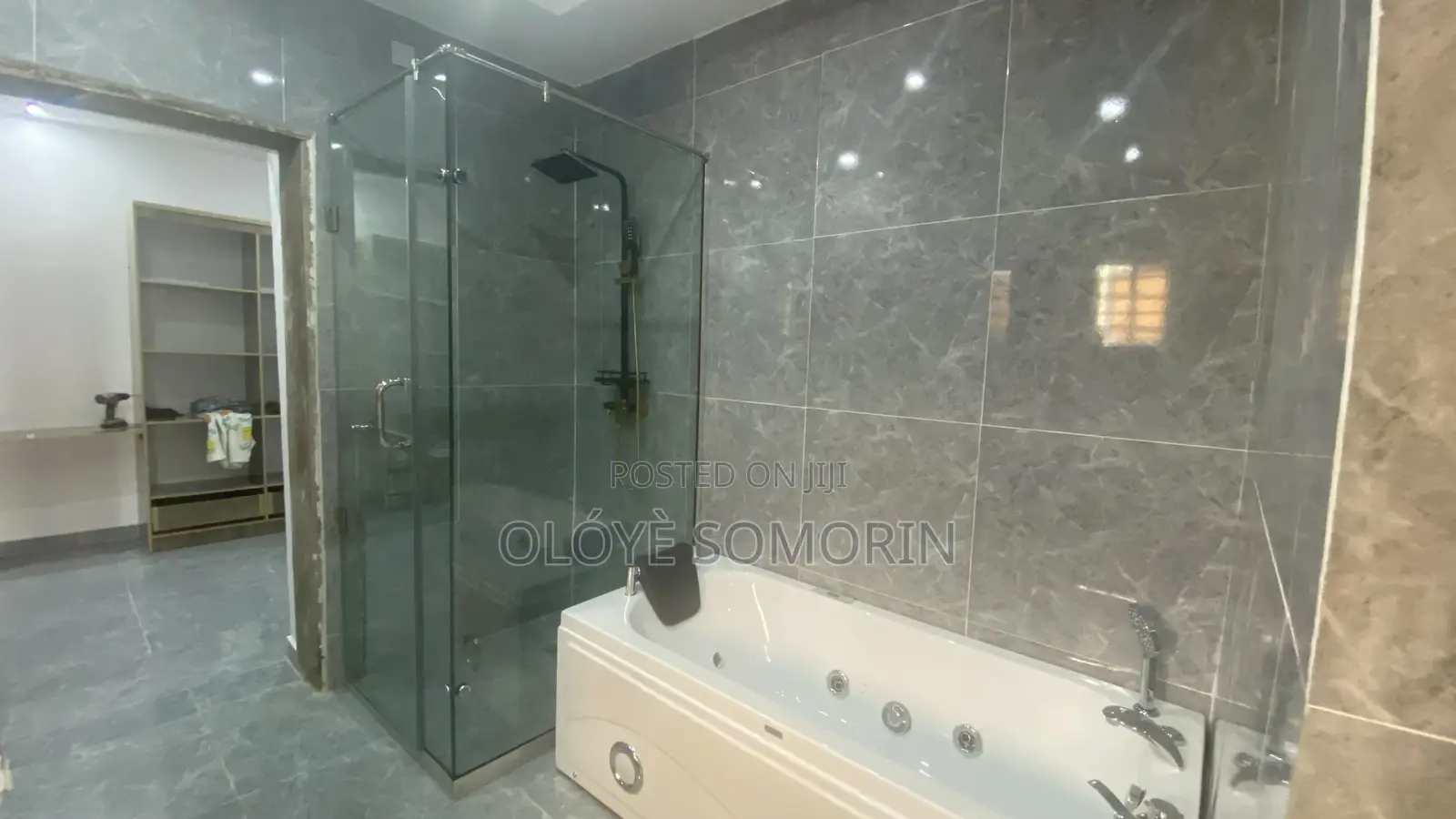 8bdrm Bungalow in Moganna, Elebu, Akala Express for sale