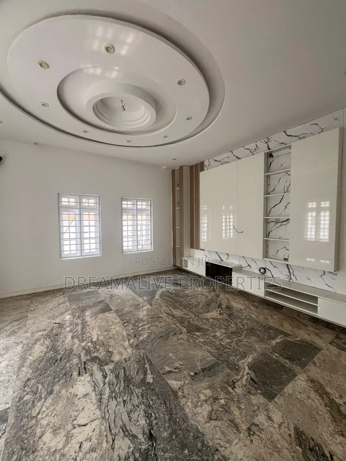 5bdrm Duplex in An Estate, Gwarinpa for sale