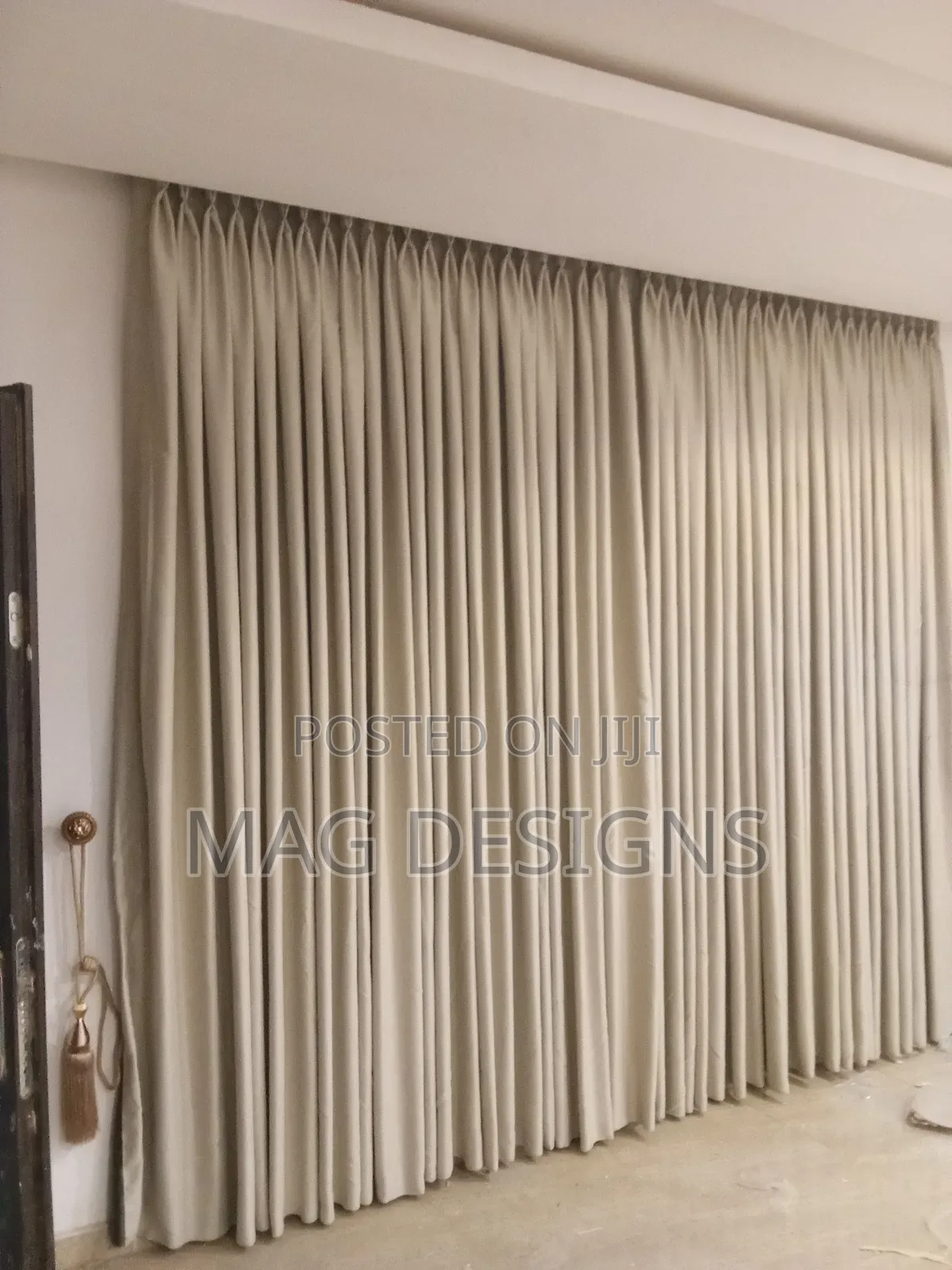 Unic Curtain