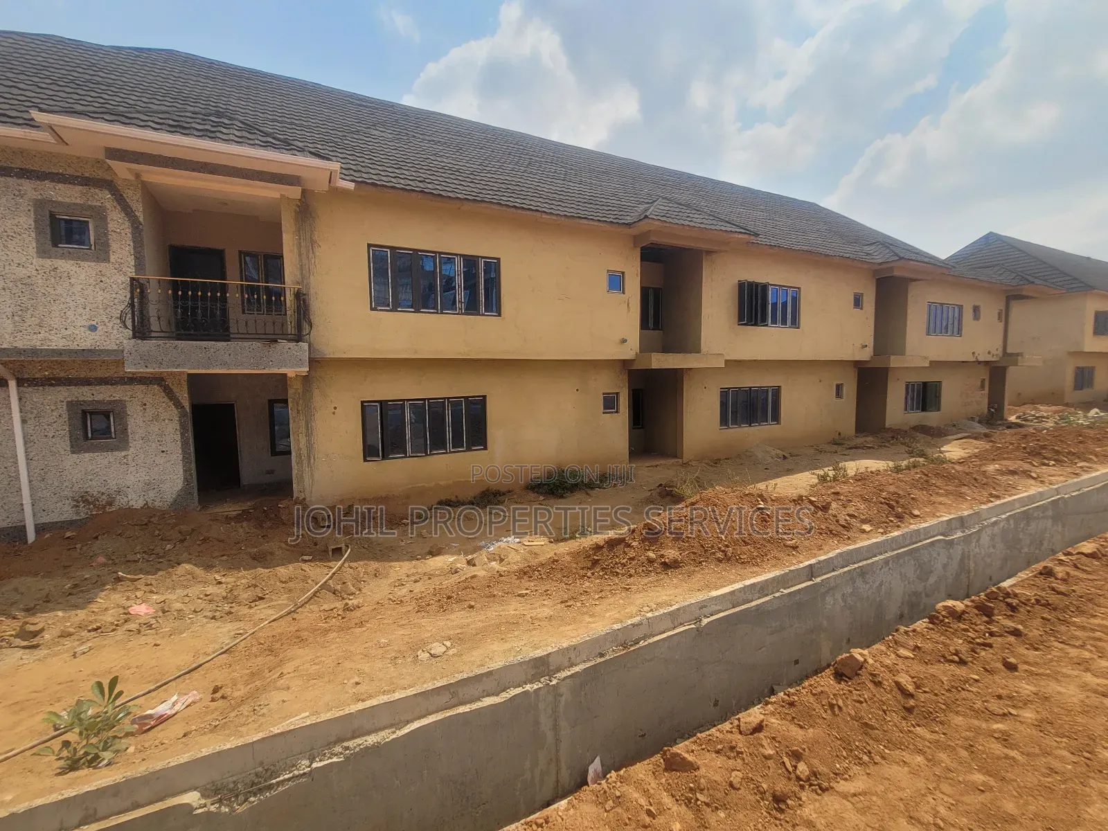 4bdrm Duplex in Admiralty Estate for sale