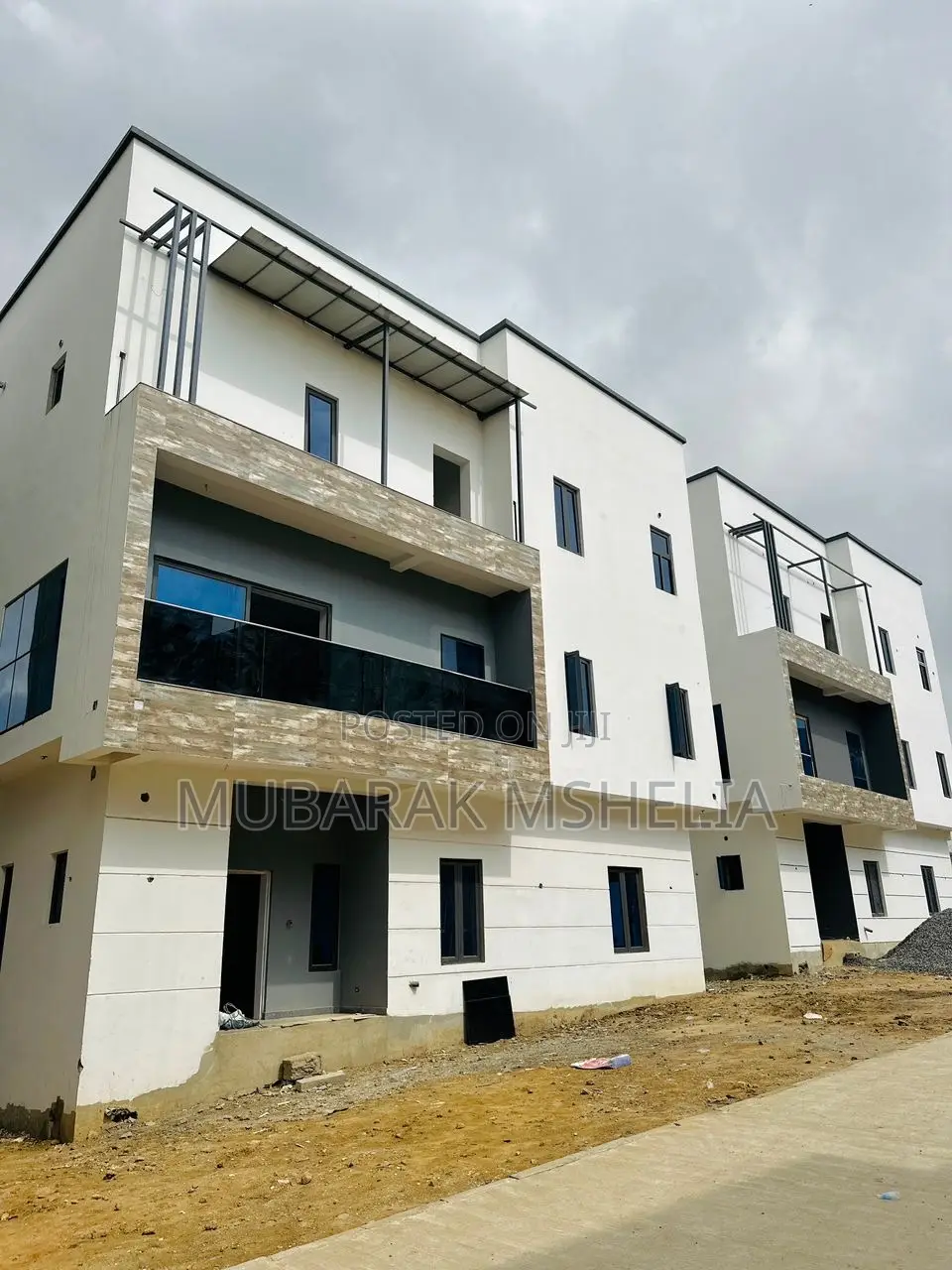 5bdrm Duplex in Guzape District for sale
