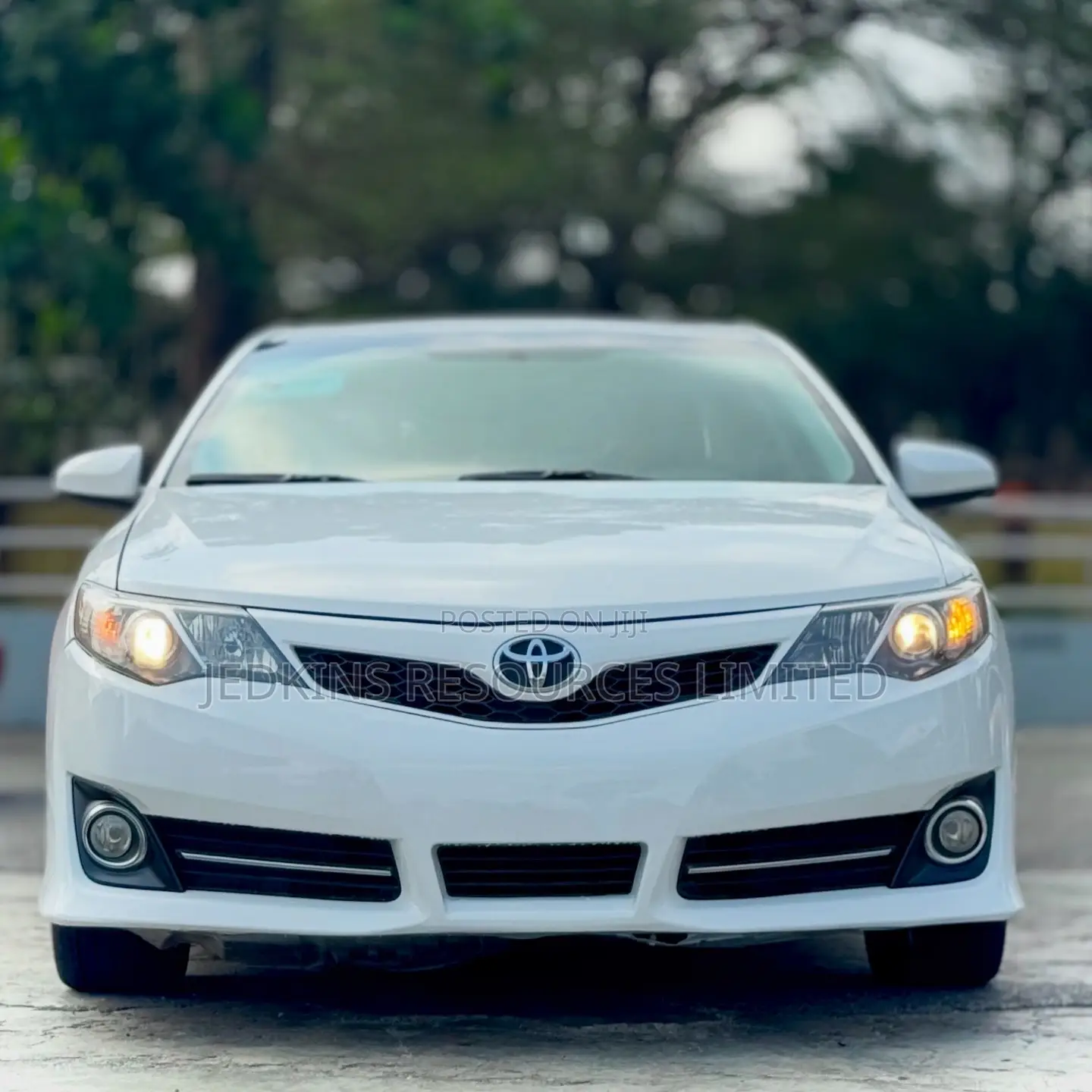 Toyota Camry SE V6 4dr Sedan (3.5L 6cyl 6A) 2012 White