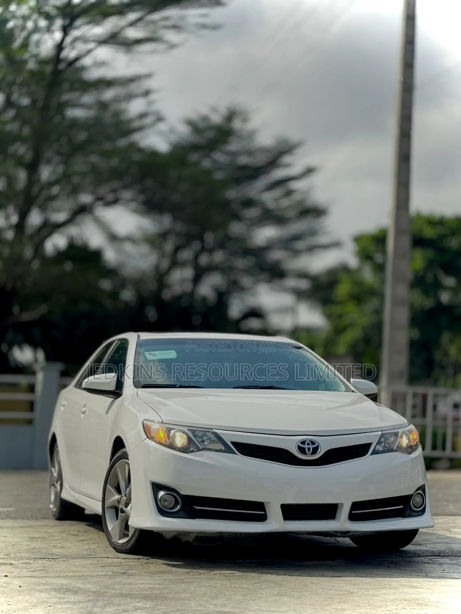 Toyota Camry SE V6 4dr Sedan (3.5L 6cyl 6A) 2012 White