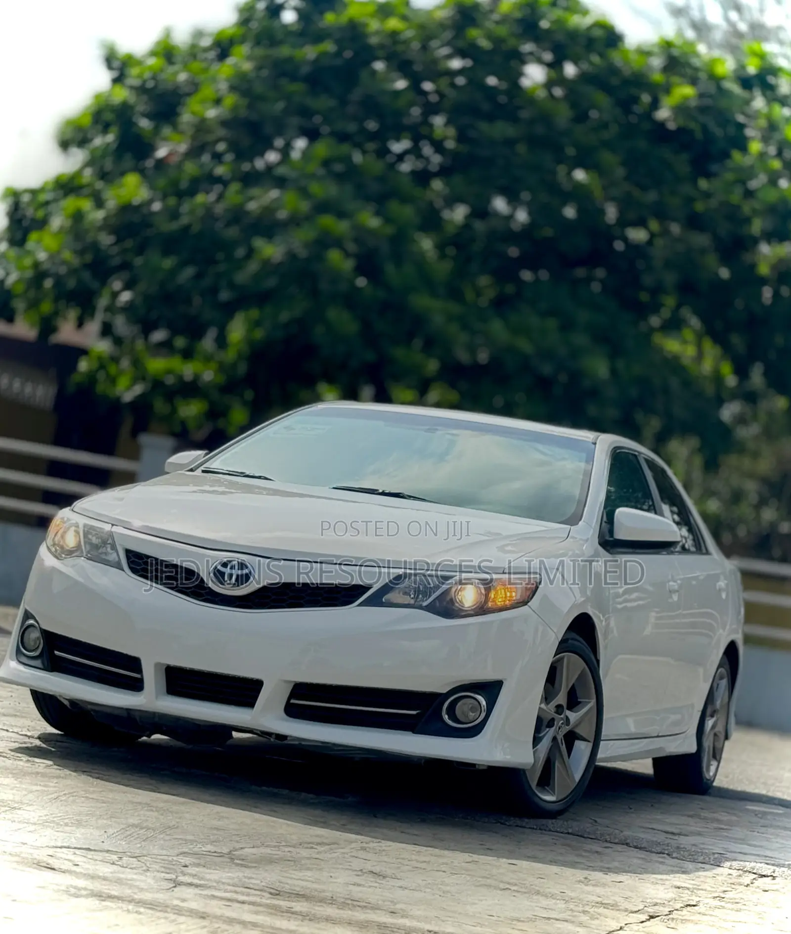 Toyota Camry SE V6 4dr Sedan (3.5L 6cyl 6A) 2012 White