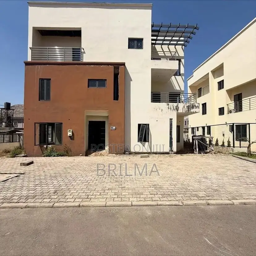 6bedrooms Fully Detached In Apo