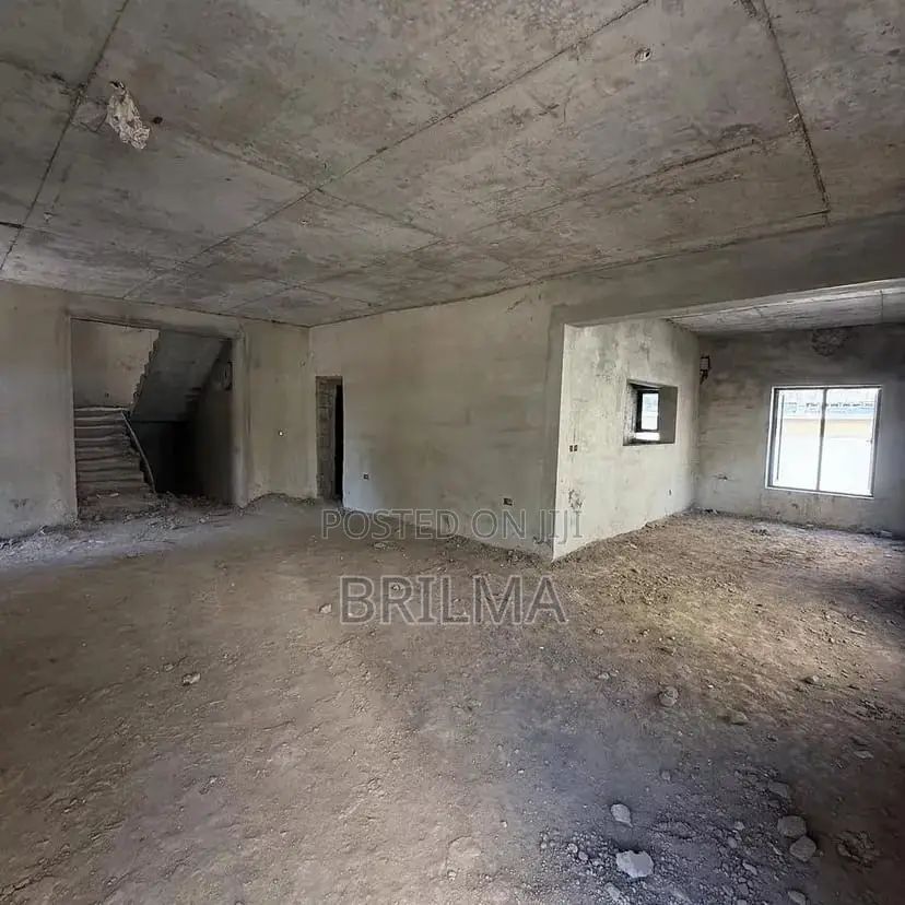 6bedrooms Fully Detached In Apo