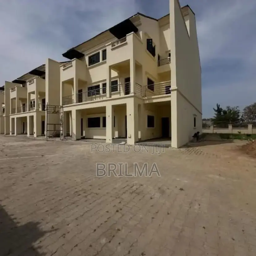 4bdrm Duplex in Jabi for sale