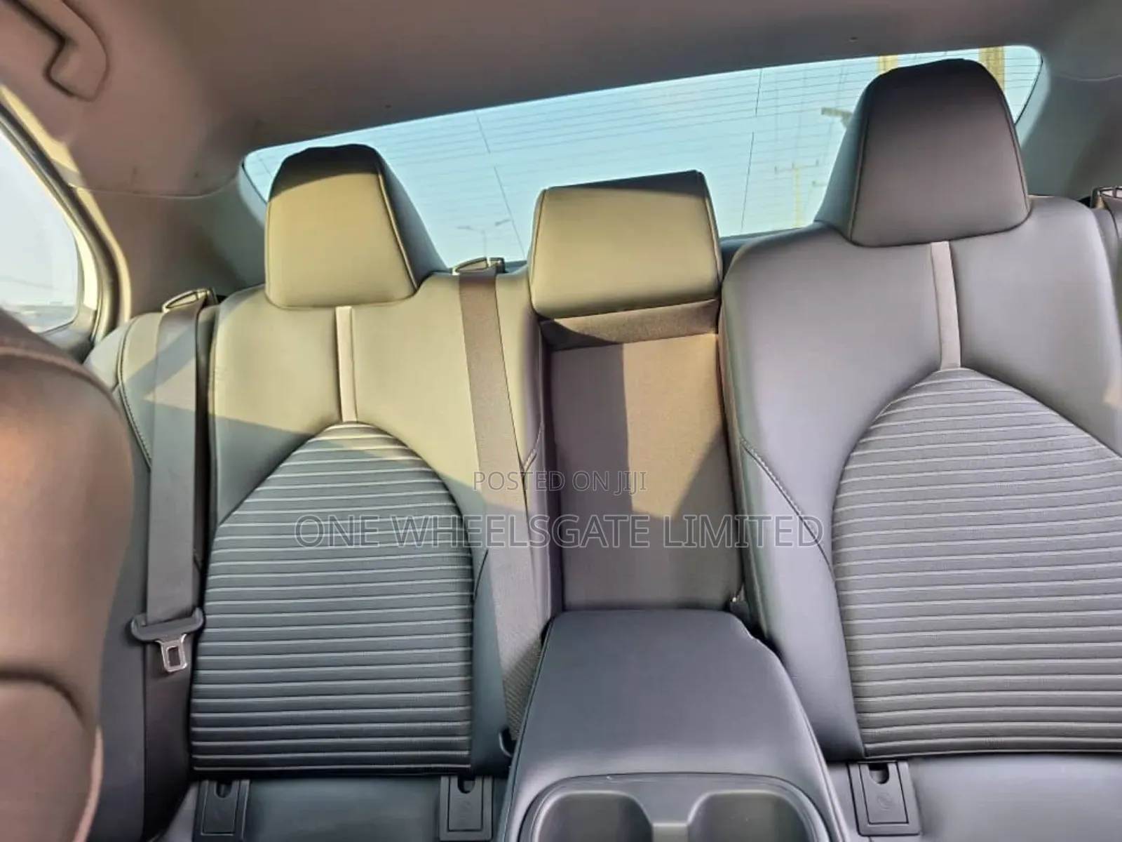 Toyota Camry SE FWD 2020 White