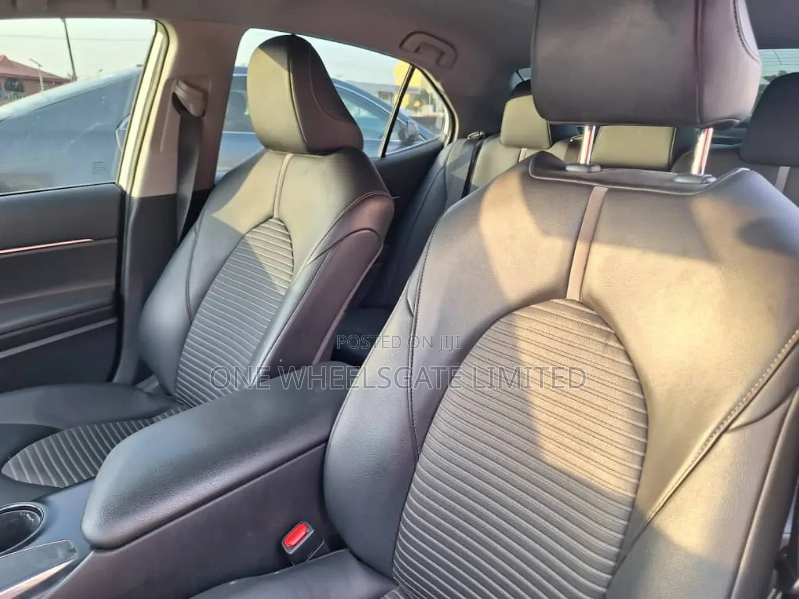 Toyota Camry SE FWD 2020 White