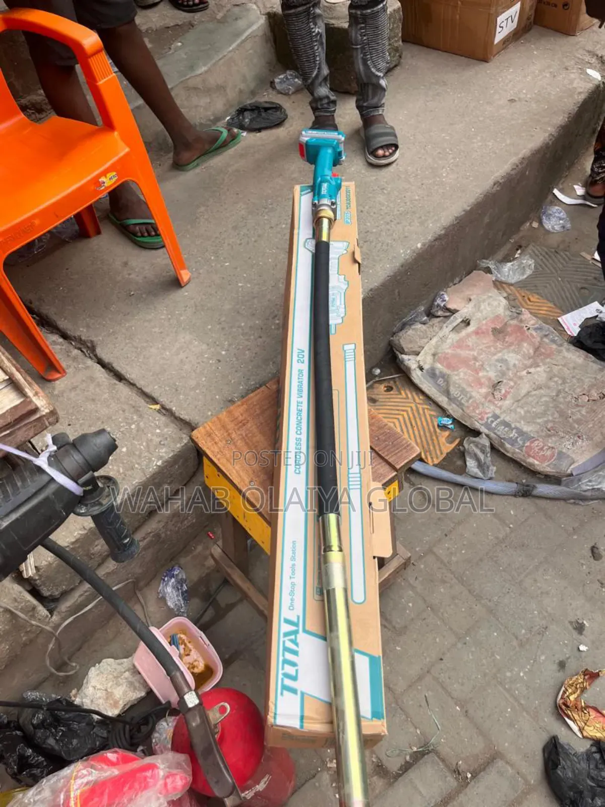 Total 20v Cordless Concrete Vibrator P20s (Tcvli)