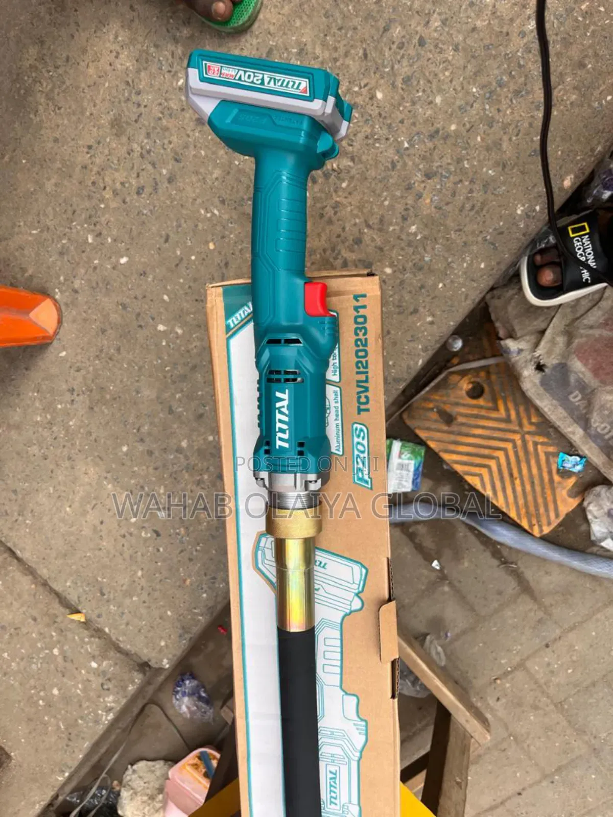 Total 20v Cordless Concrete Vibrator P20s (Tcvli)