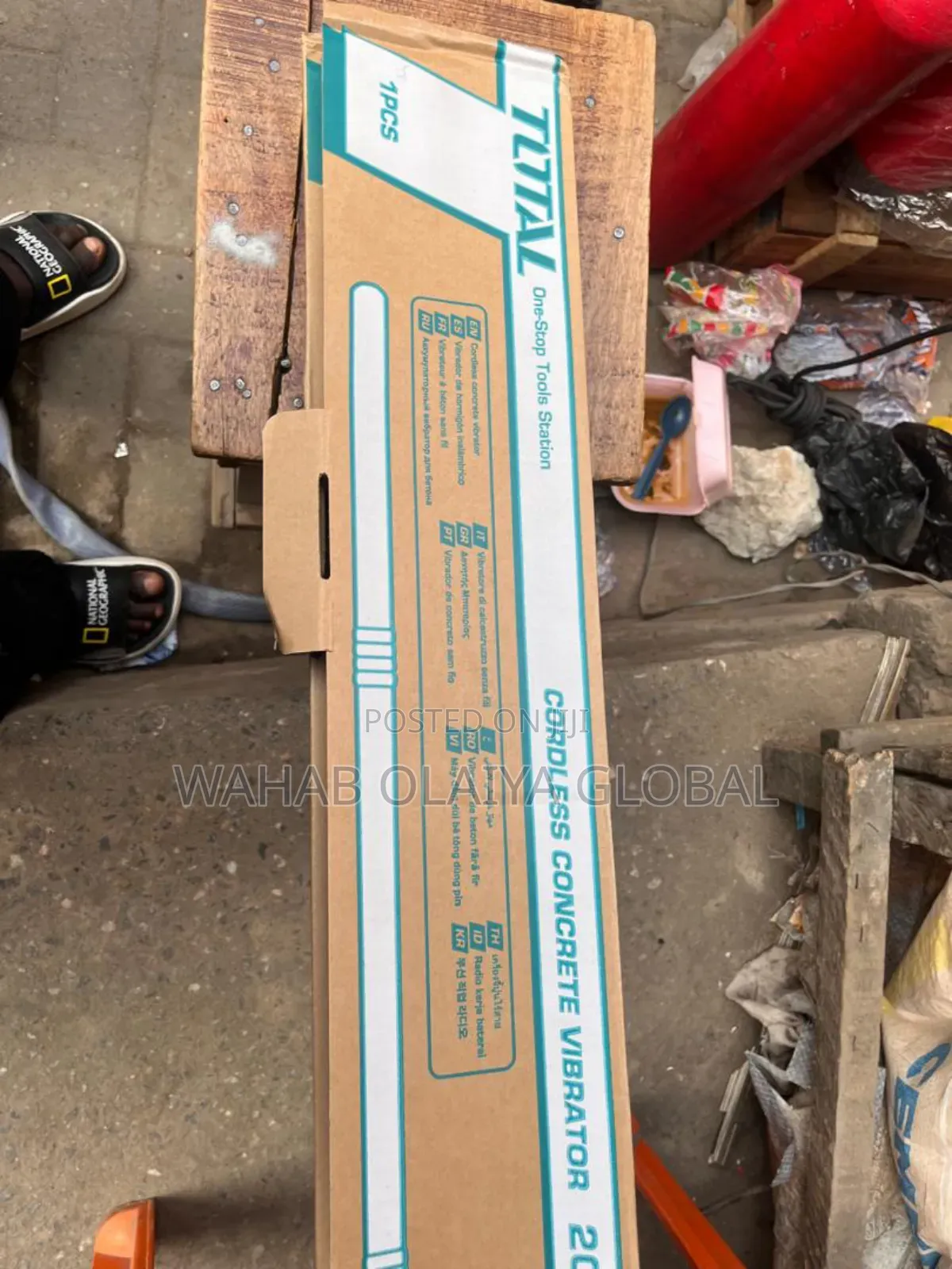 Total 20v Cordless Concrete Vibrator P20s (Tcvli)