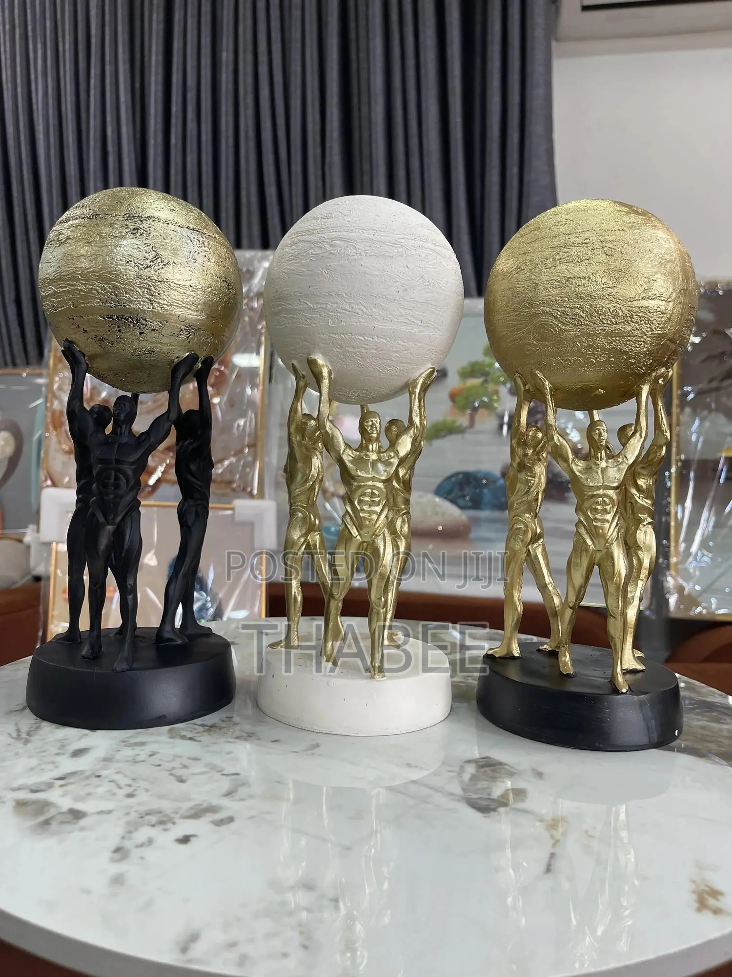 Atlas Unity Sucess Figurine Black, Gold , Milky White