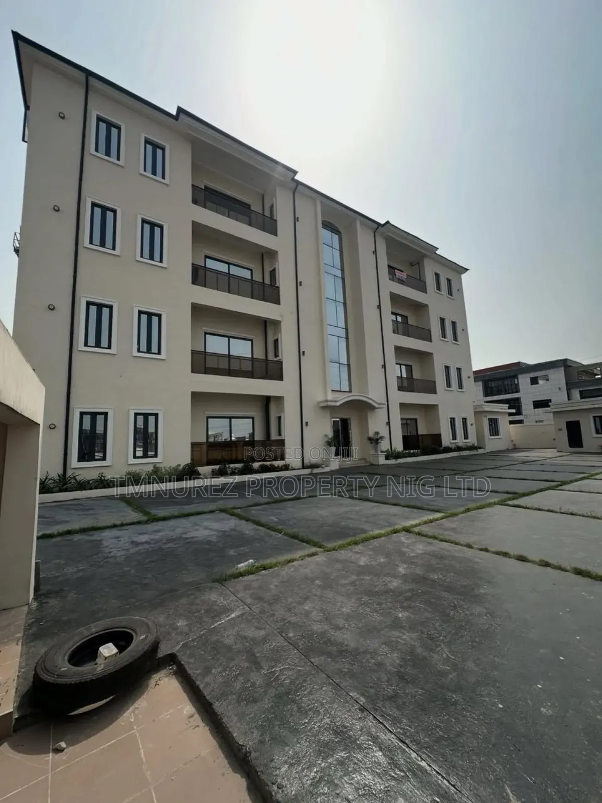 3bdrm Block of Flats in Lekki Phase1 for rent