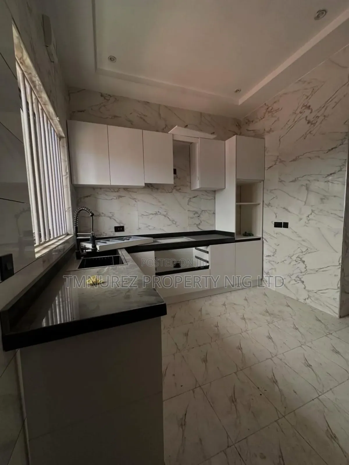3bdrm Block of Flats in Lekki Phase1 for rent
