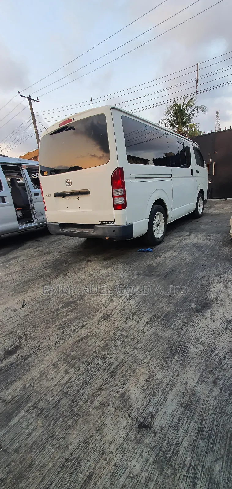 Toyota HiAce 2014 White