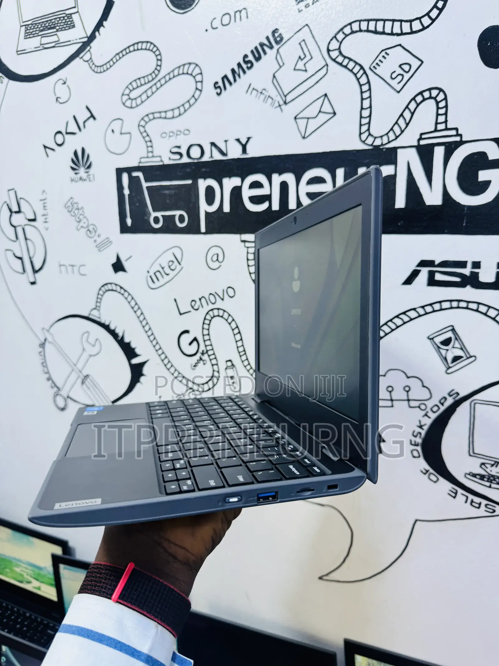 Laptop Lenovo 100e 4GB Intel SSD 128GB