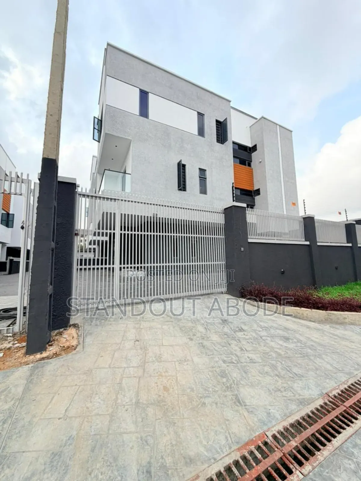 4bdrm Duplex in In A Secure, Adeniyi Jones for sale