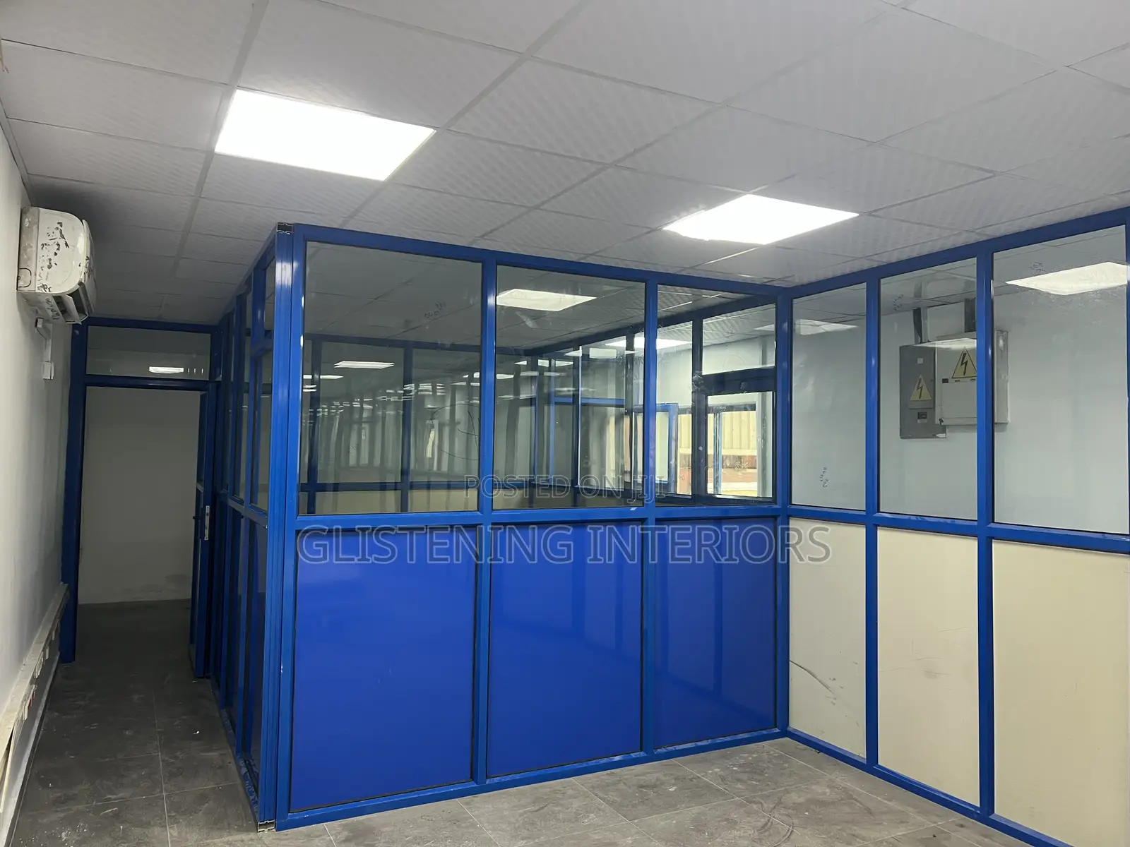 Office Partition With 8mm Plain Glass and Aluco Board Tower Profile