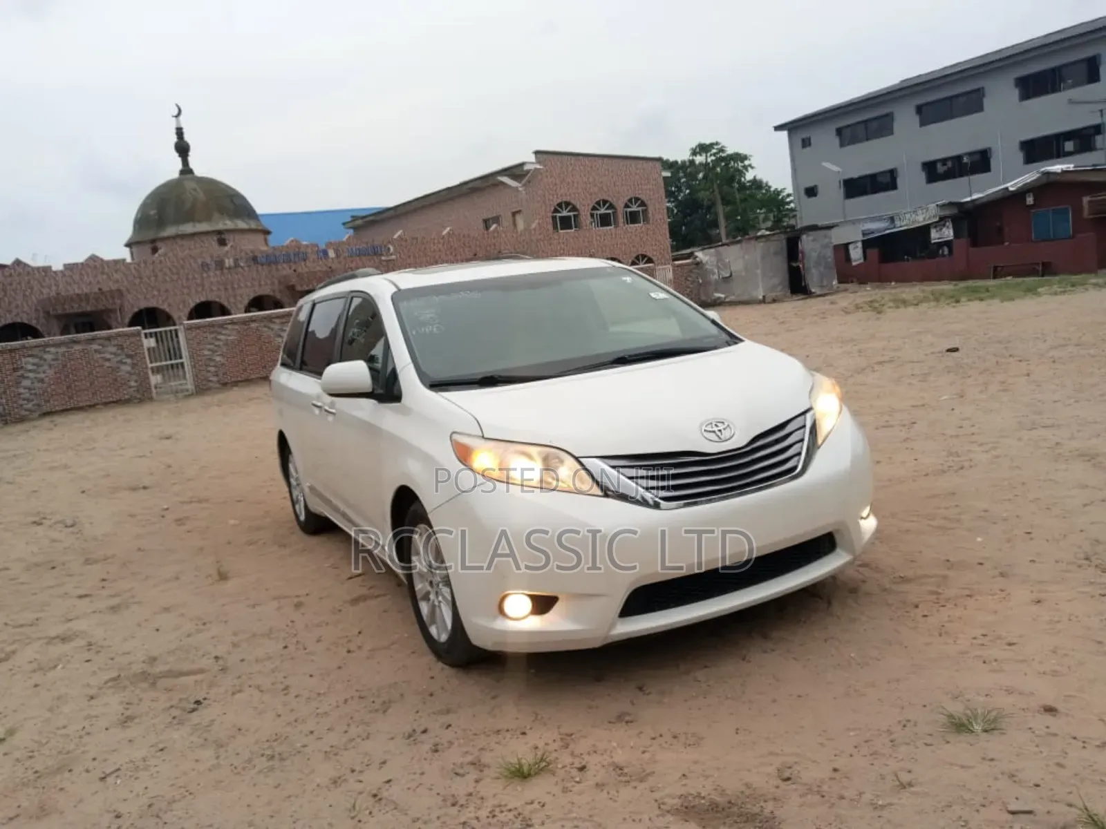 Toyota Sienna XLE 8 Passenger (3.5L 6cyl 6A) 2016 White