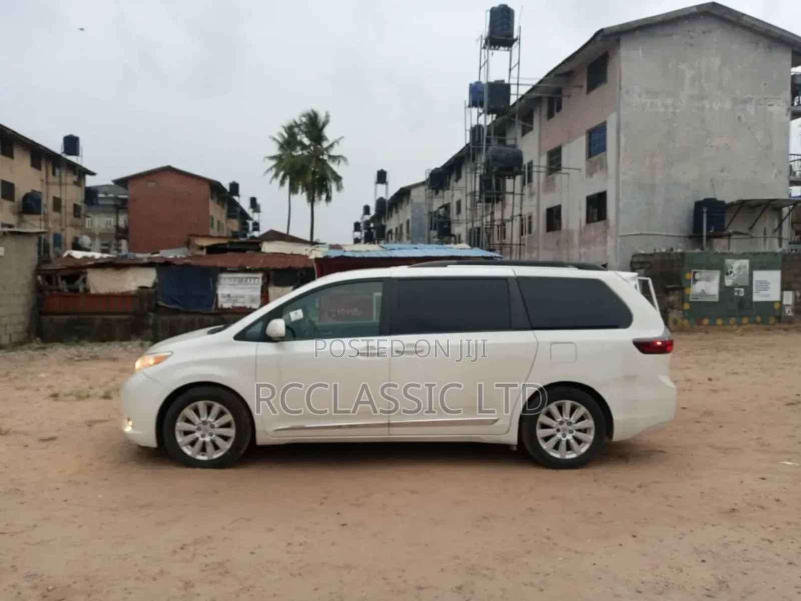 Toyota Sienna XLE 8 Passenger (3.5L 6cyl 6A) 2016 White