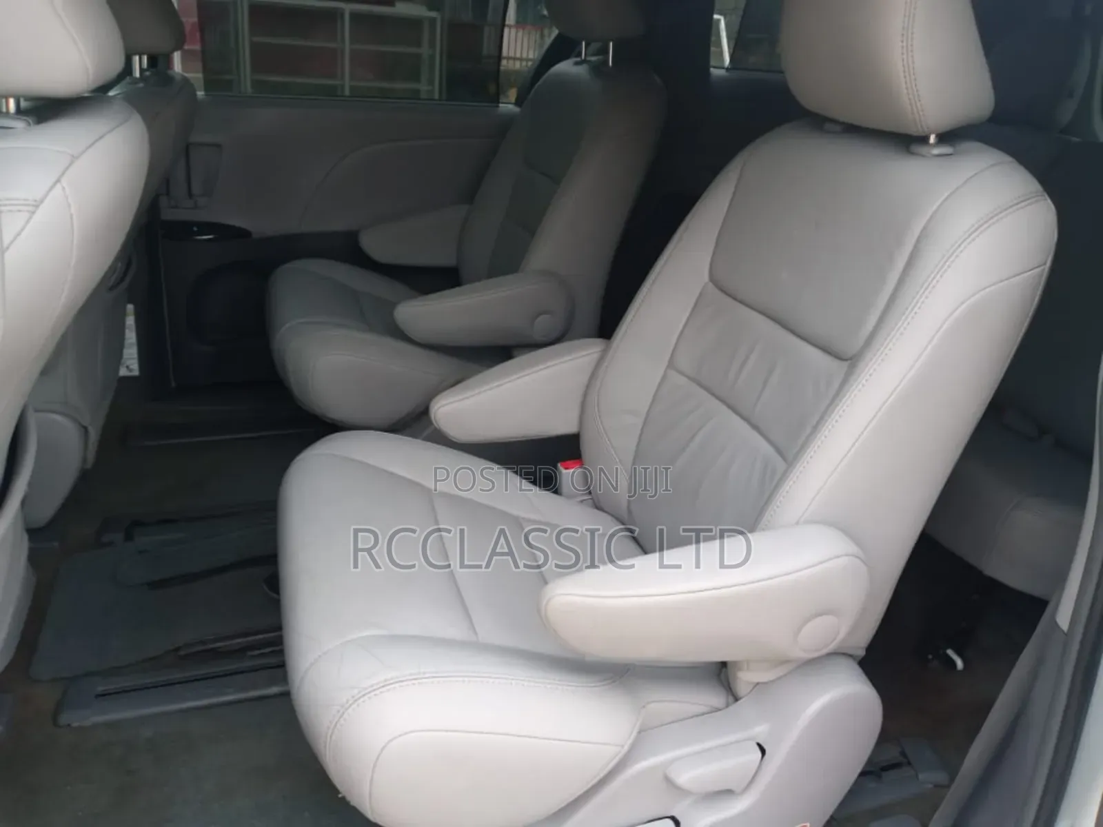 Toyota Sienna XLE 8 Passenger (3.5L 6cyl 6A) 2016 White