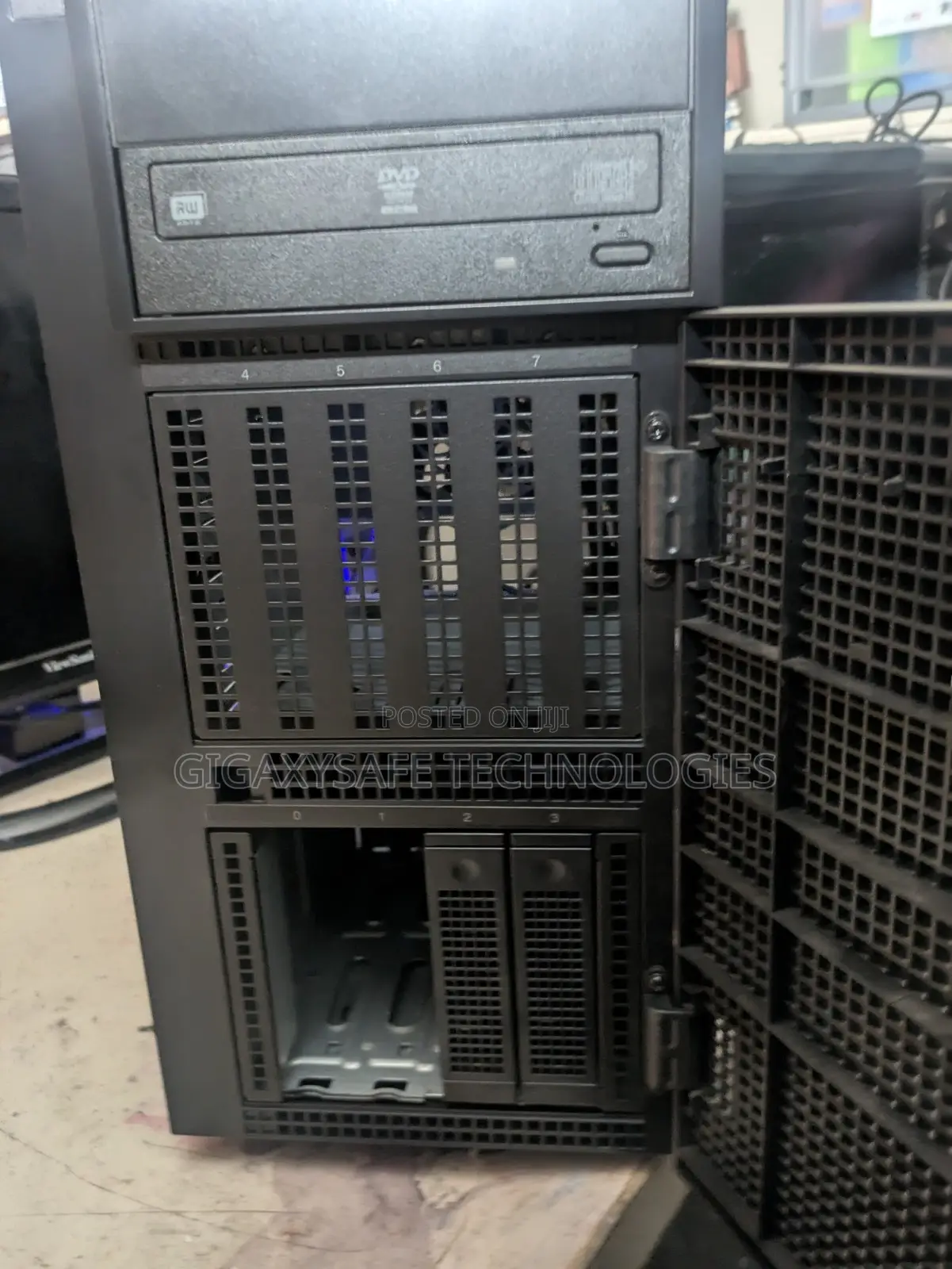 Server Lenovo 16GB Intel Xeon HDD+SSD 1T
