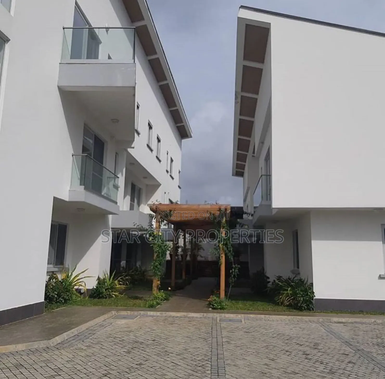 3bdrm Townhouse / Terrace in Banana Island Ikoyi for rent