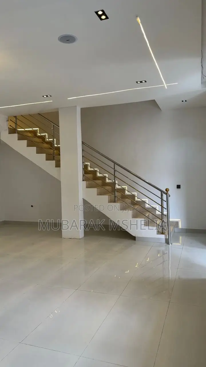 4bdrm Duplex in Camp David, Karsana for sale