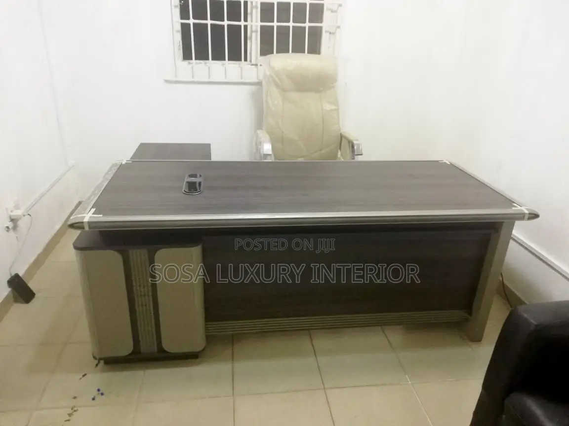 Designer Executive Desk With Smart Storage