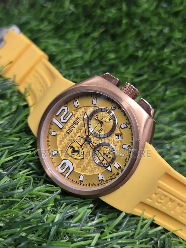 Ferrari Quality Luxury Men Rubber Strap Wristwatch