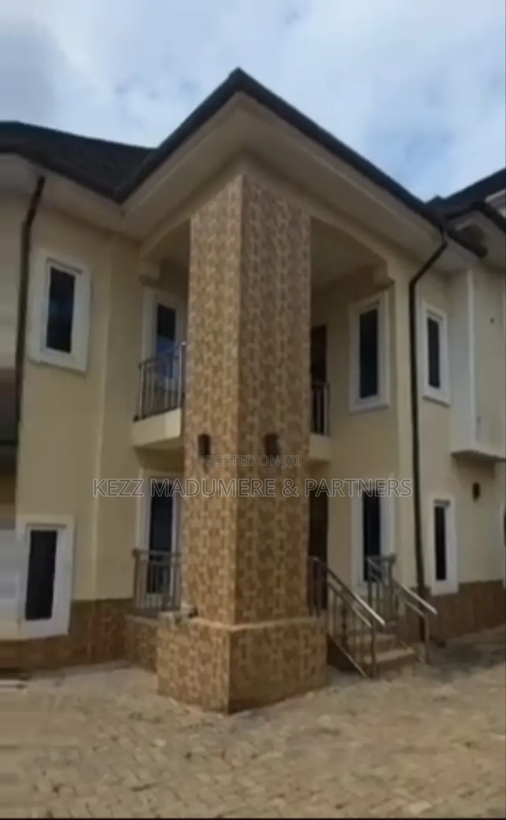 5bdrm Duplex in Phase 6, Trans Ekulu for sale