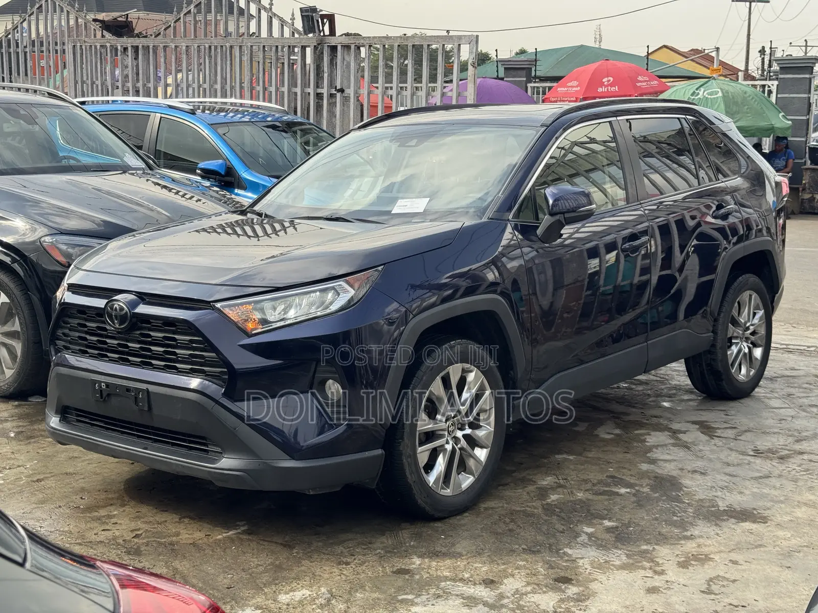 Toyota RAV4 XLE AWD 2019 Blue