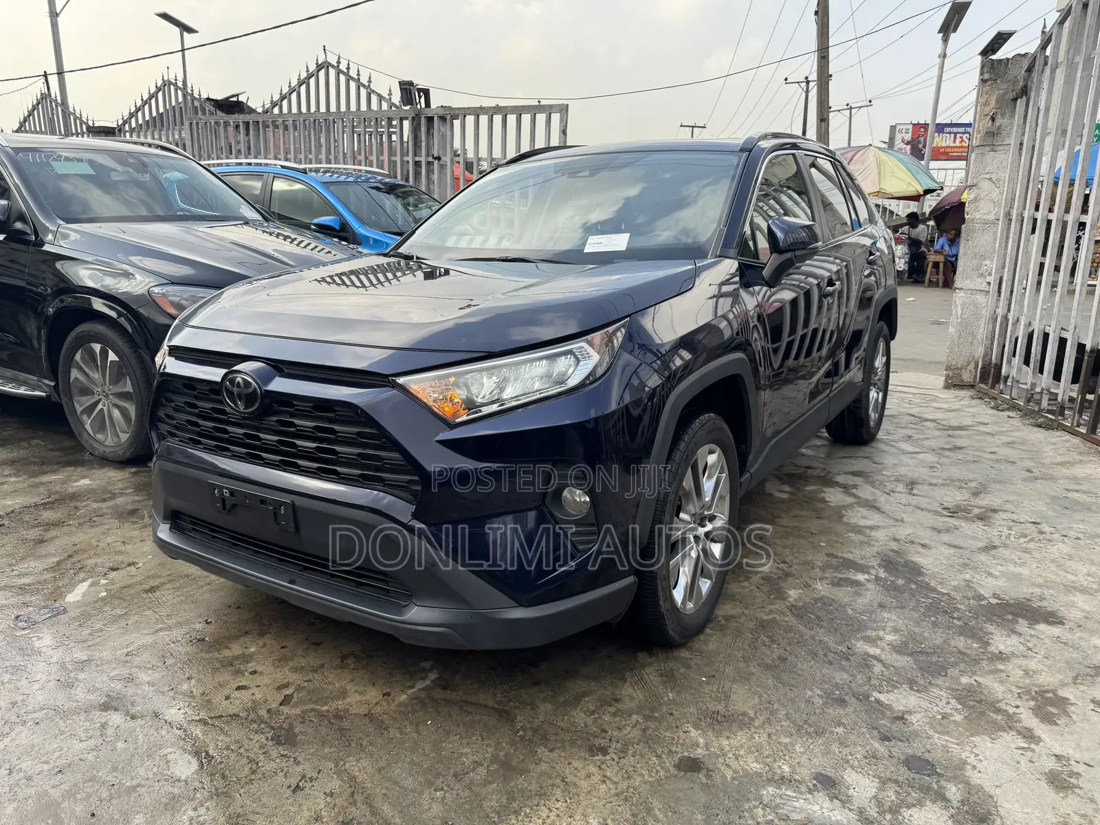 Toyota RAV4 XLE AWD 2019 Blue