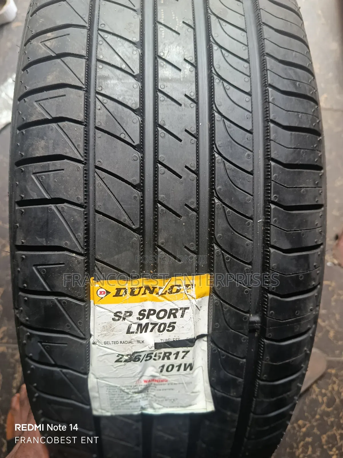 225/55r17 Dunlop Tire