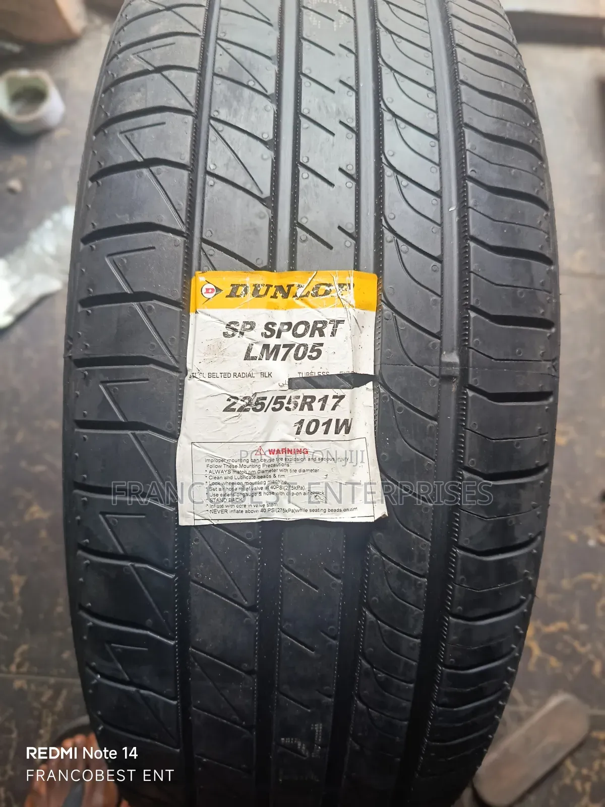 225/55r17 Dunlop Tire