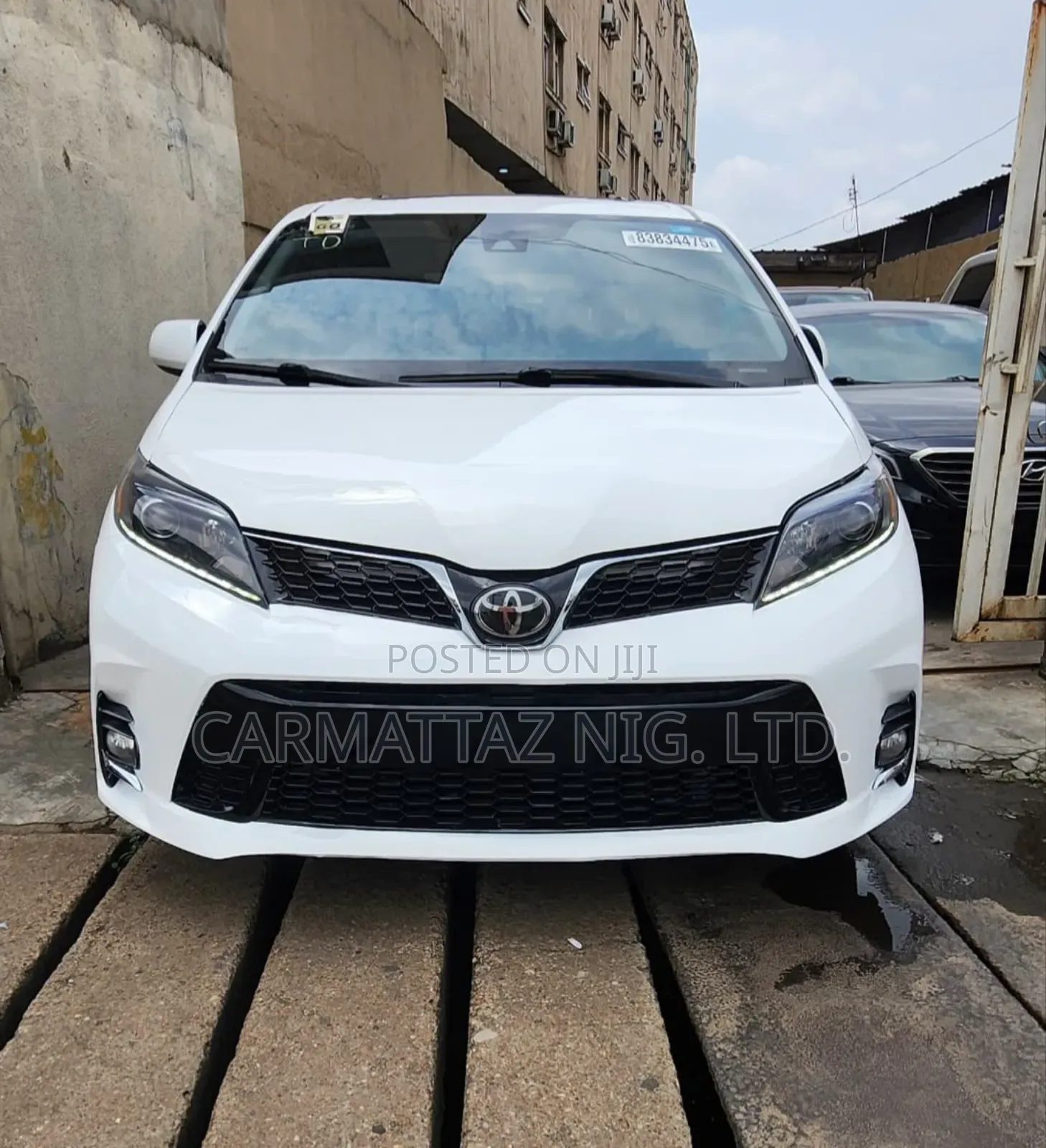 Toyota Sienna SE Premium (3.5L 6cyl 8A) 2018 White