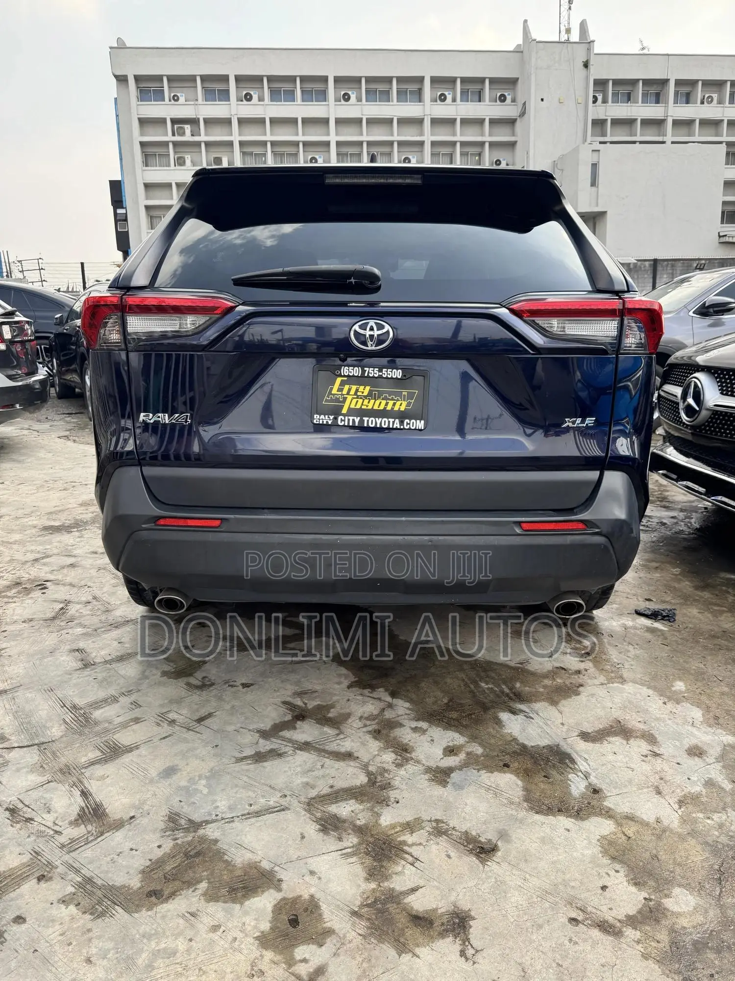 Toyota RAV4 XLE AWD 2019 Blue