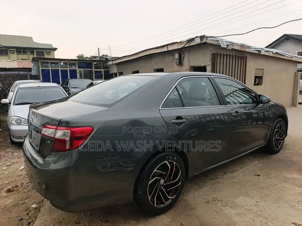 Toyota Camry SE 4dr Sedan (2.5L 4cyl 6A) 2013 Gray