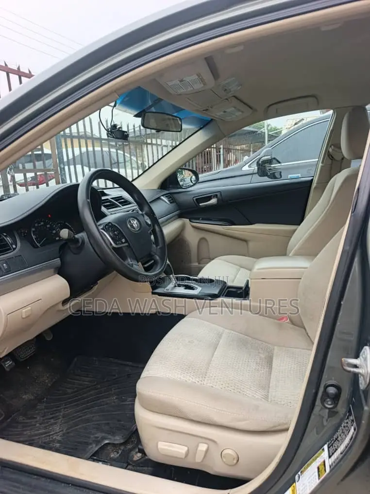 Toyota Camry SE 4dr Sedan (2.5L 4cyl 6A) 2013 Gray