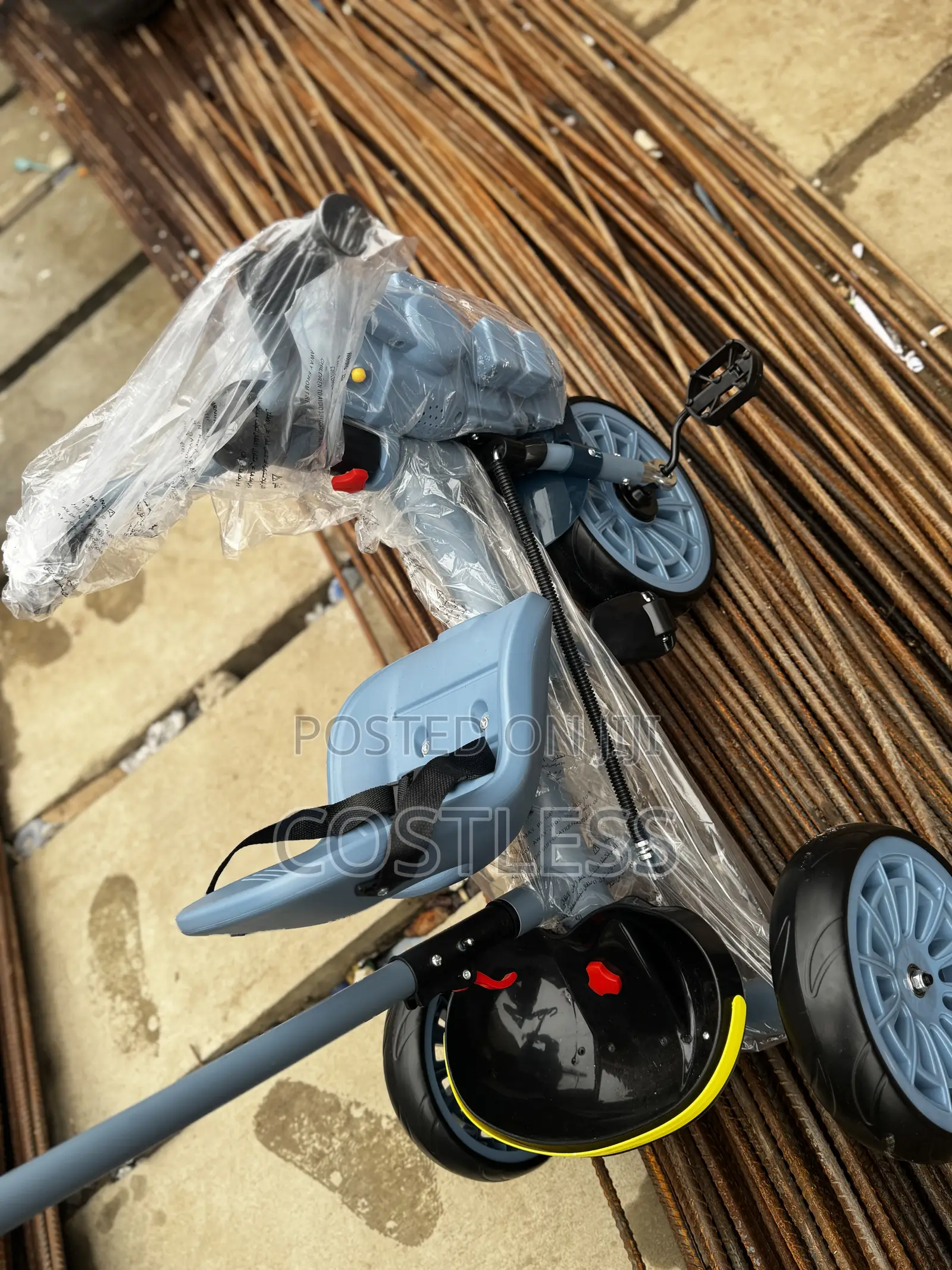 Kids' Tricycle With a Handle for Parent