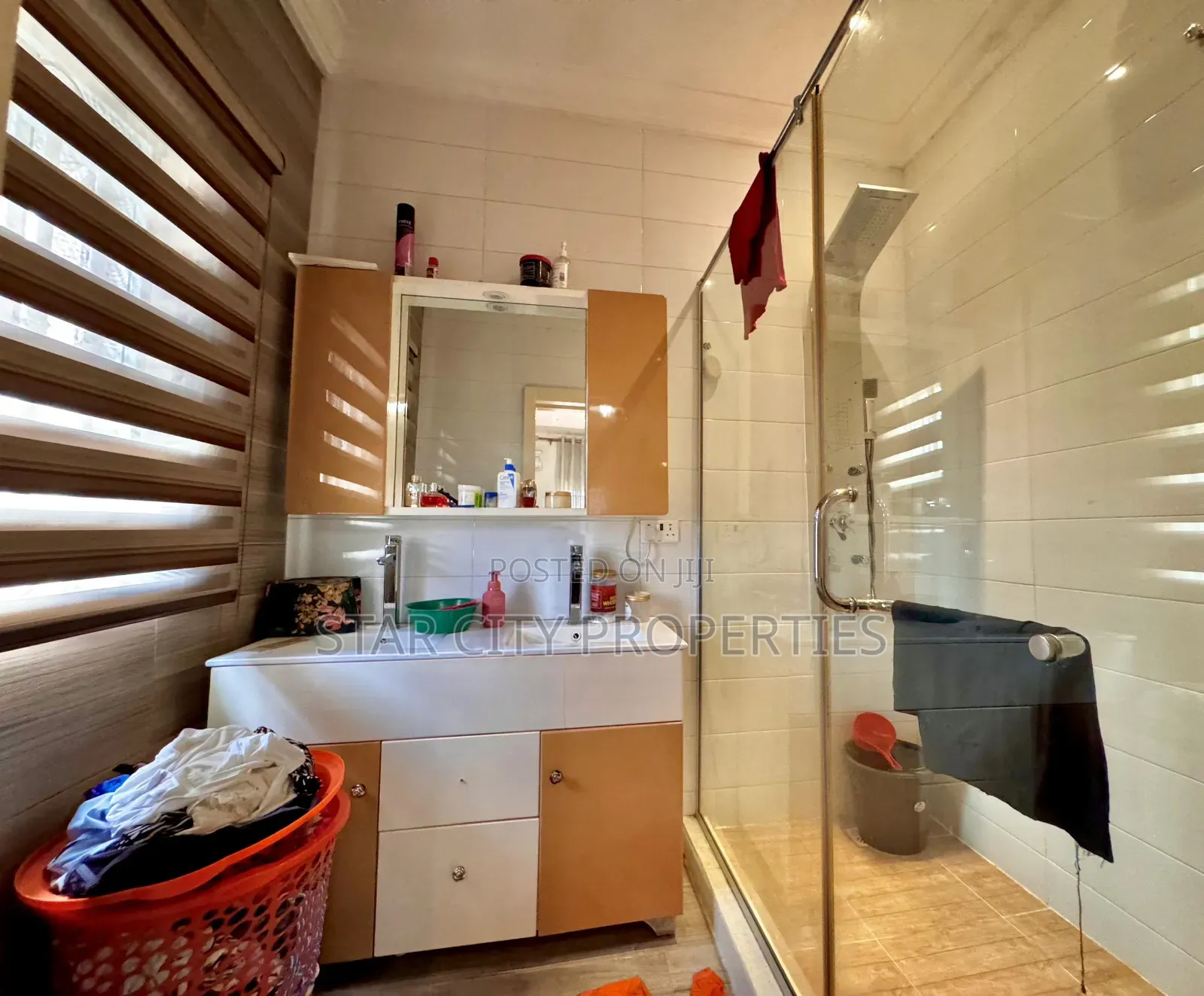 3bdrm Apartment in Magodo Gra Phase 1 for sale