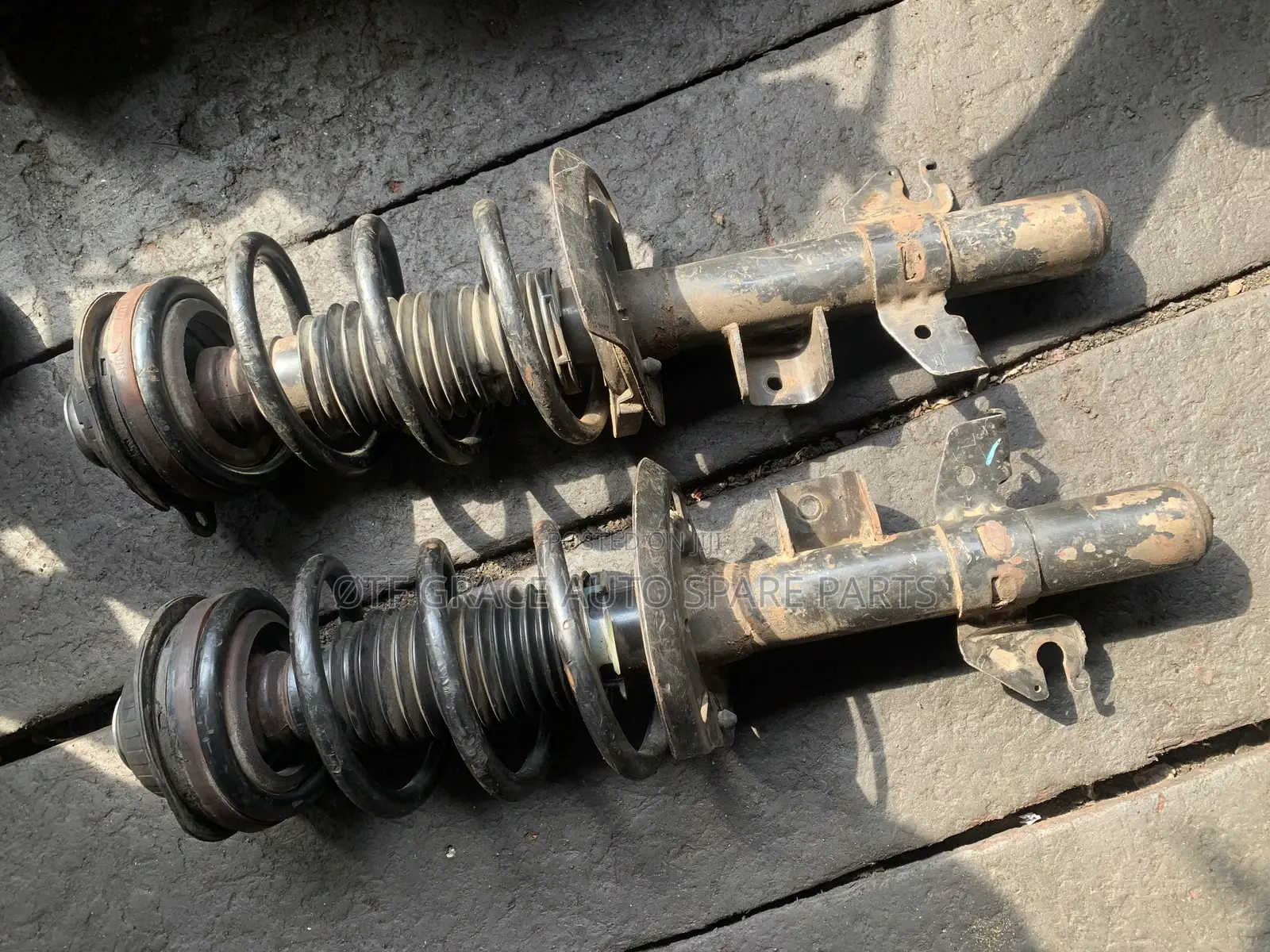 Front Shock Jeep Cherokee