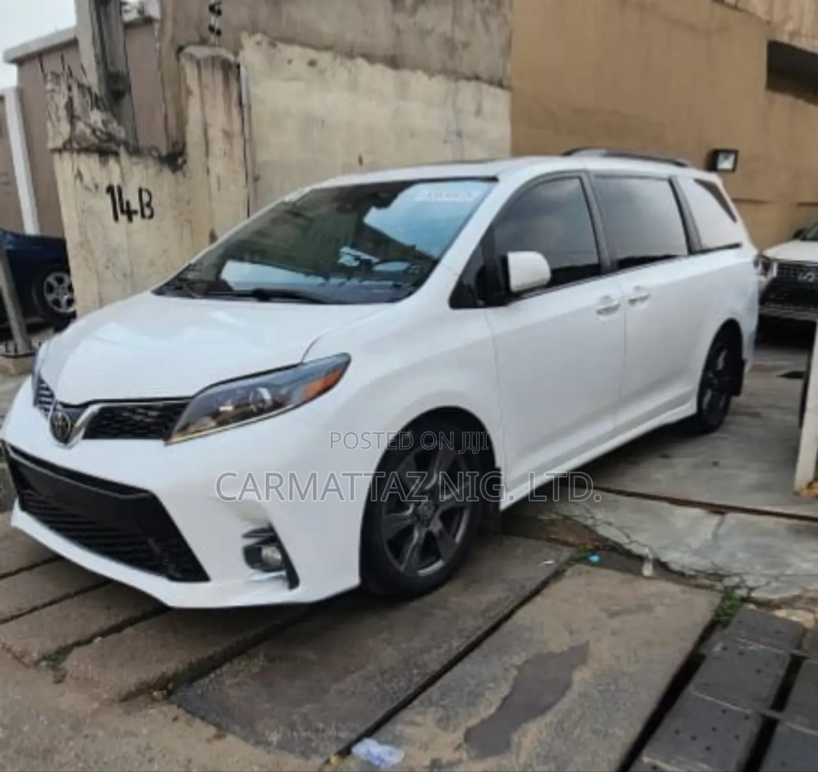 Toyota Sienna SE Premium (3.5L 6cyl 8A) 2018 White