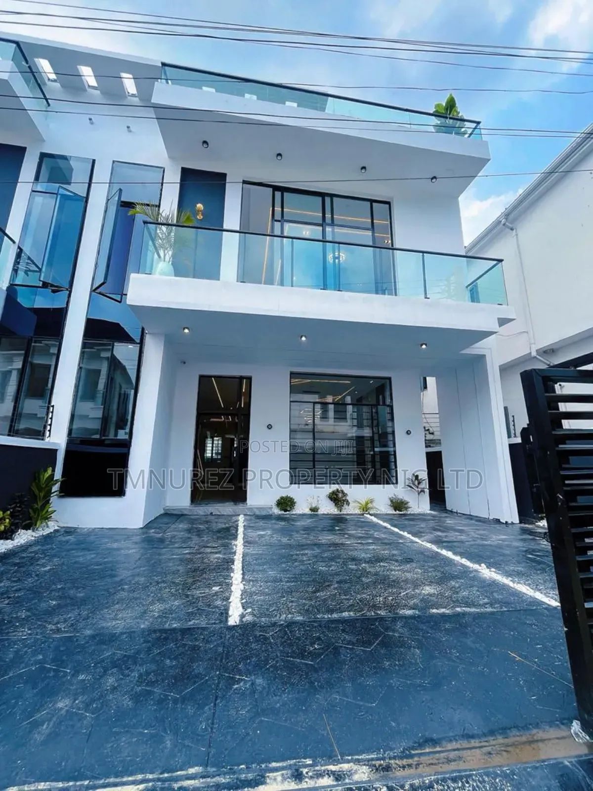 4bdrm Duplex in Lekki County, Ikota for sale