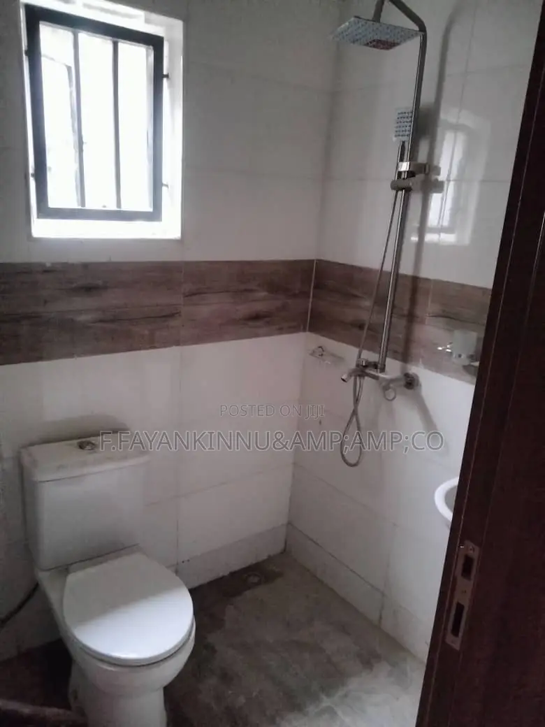 5bdrm Townhouse / Terrace in Guzape District for rent