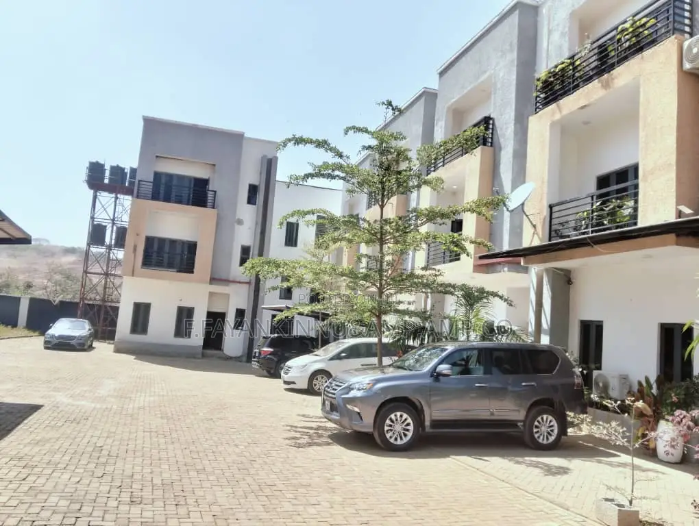 5bdrm Townhouse / Terrace in Guzape District for rent