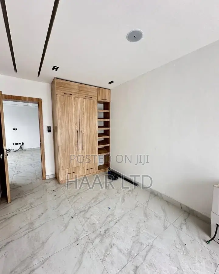 2bdrm Apartment in Lekki Phase 1 for sale
