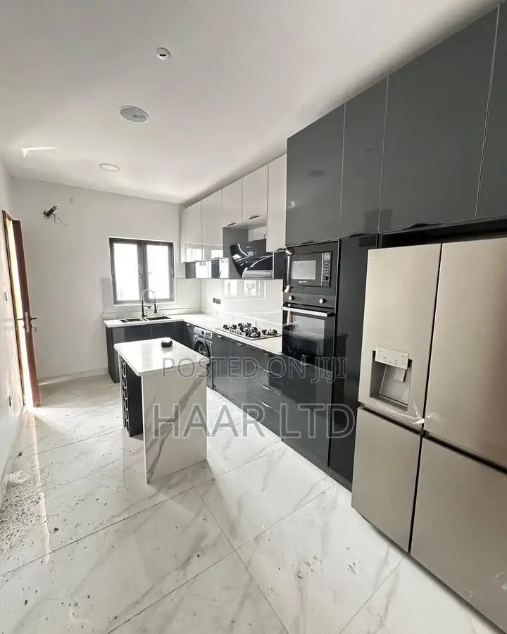 2bdrm Apartment in Lekki Phase 1 for sale